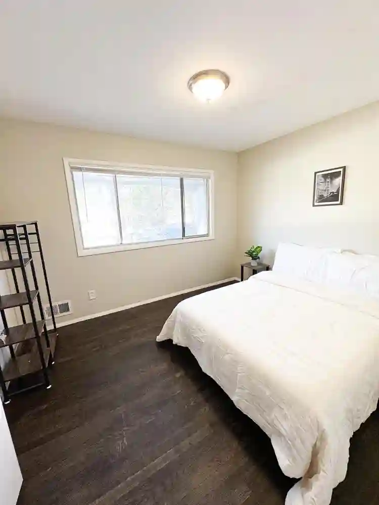 8 BR in Riverdale