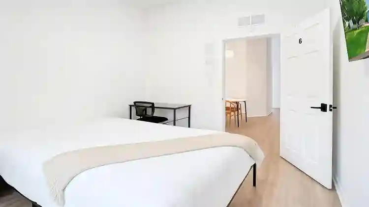 8 BR in Port St. Lucie