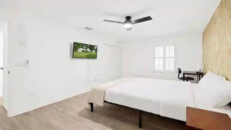 8 BR in Port St. Lucie