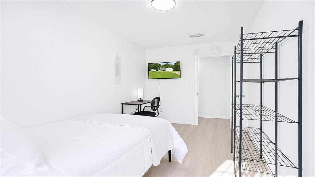 8 BR in Port St. Lucie