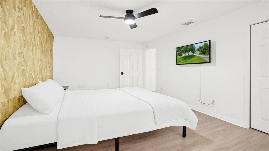 8 BR in Port St. Lucie