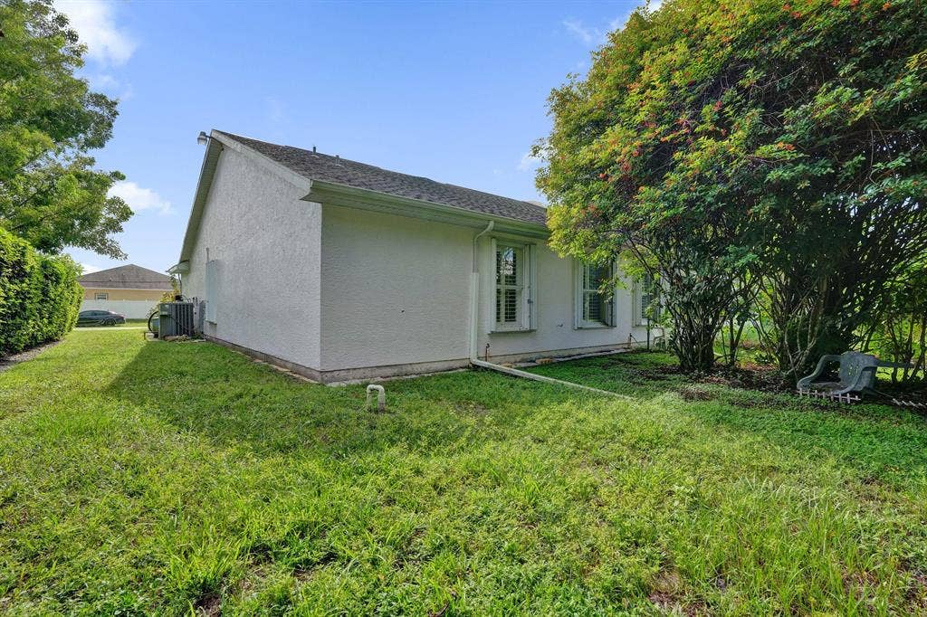 8 BR in Port St. Lucie