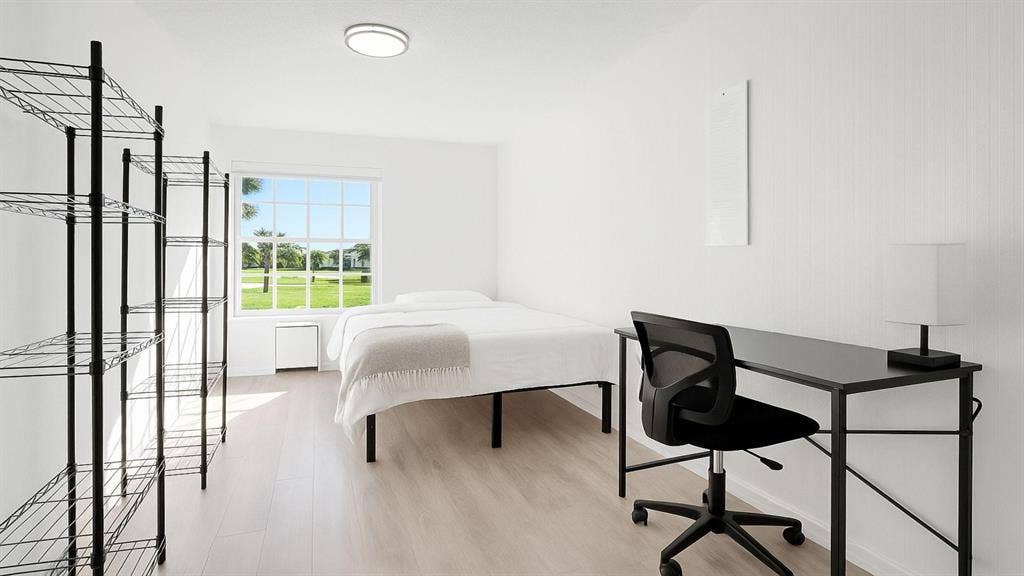 8 BR in Port St. Lucie