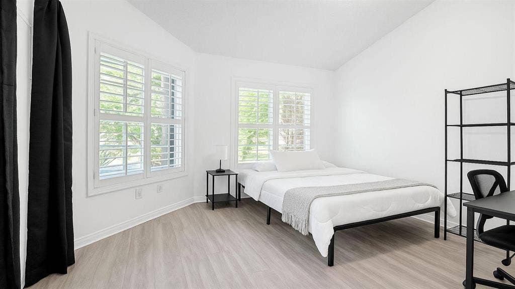 8 BR in Port St. Lucie