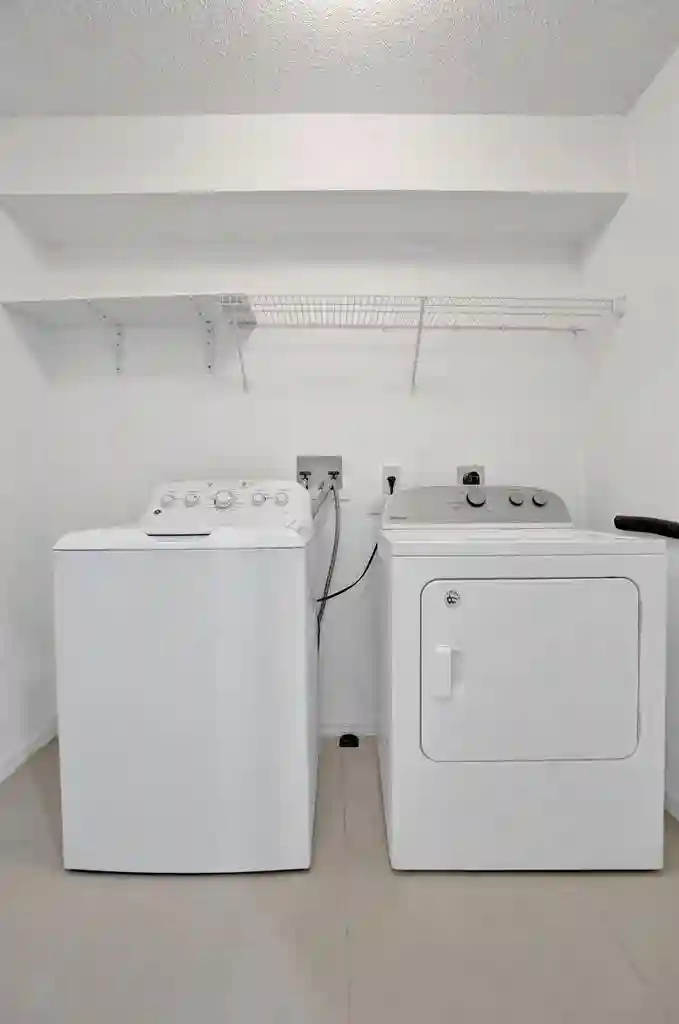 8 BR in Port St. Lucie