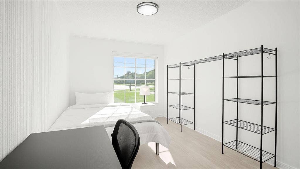 8 BR in Port St. Lucie