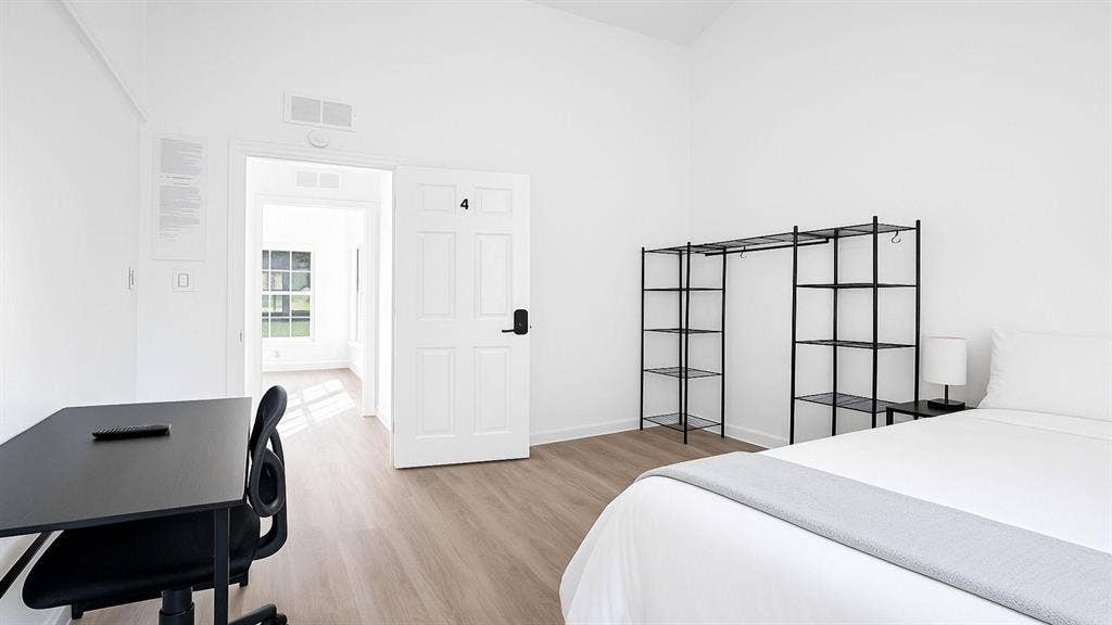 8 BR in Port St. Lucie