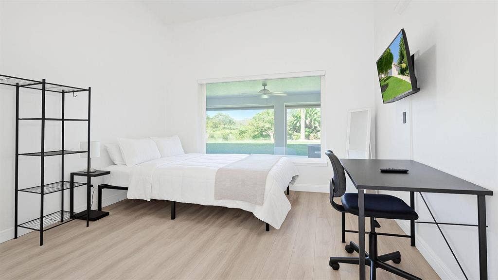 8 BR in Port St. Lucie