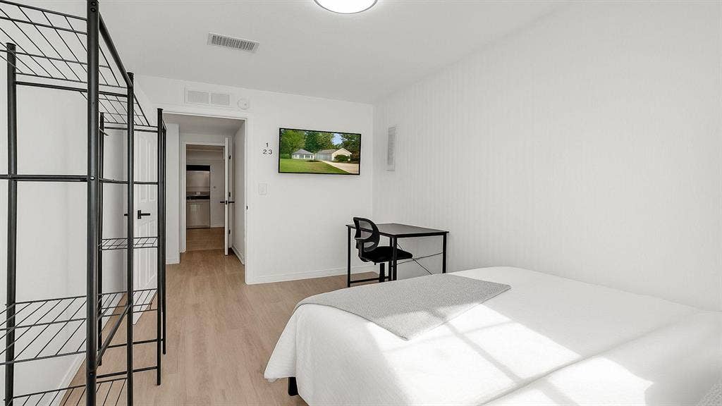 8 BR in Port St. Lucie