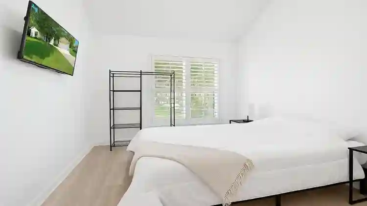 8 BR in Port St. Lucie