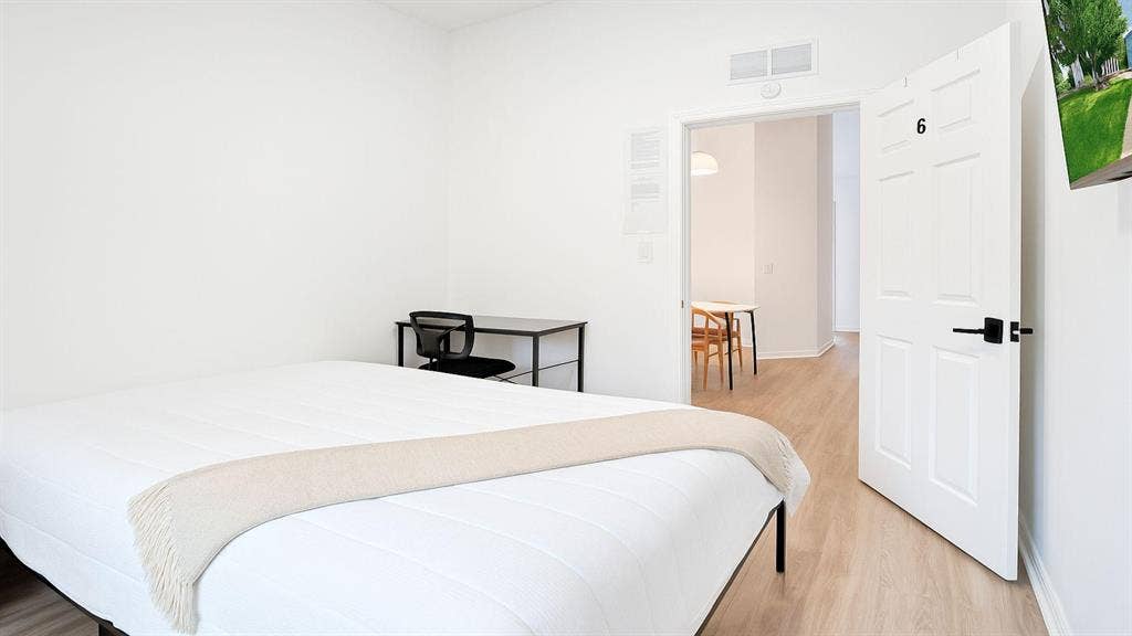 8 BR in Port St. Lucie