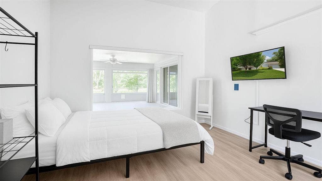 8 BR in Port St. Lucie