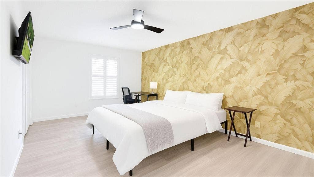 8 BR in Port St. Lucie