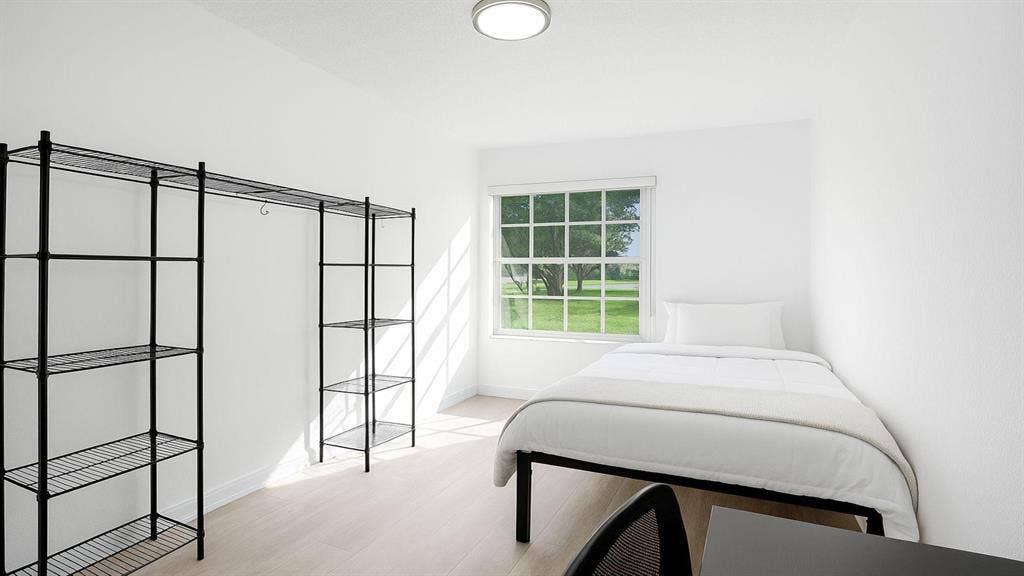 8 BR in Port St. Lucie