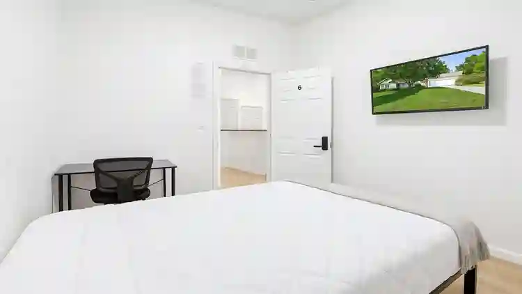 8 BR in Port St. Lucie