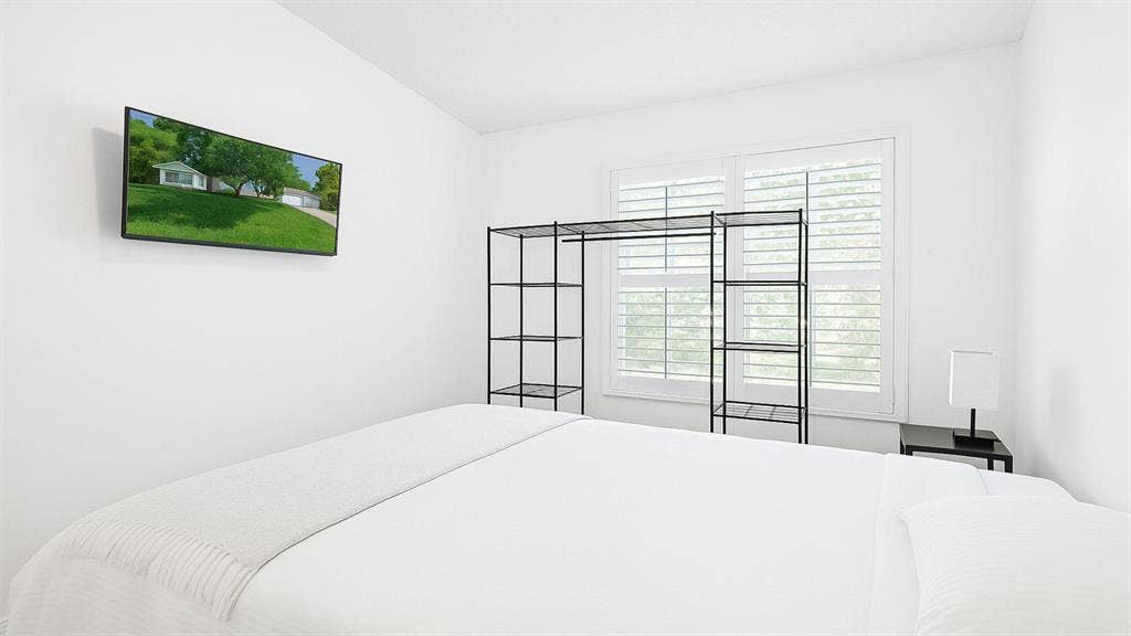 8 BR in Port St. Lucie