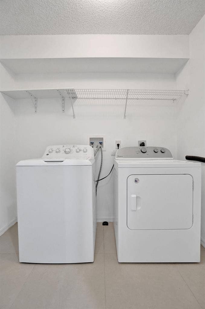 8 BR in Port St. Lucie