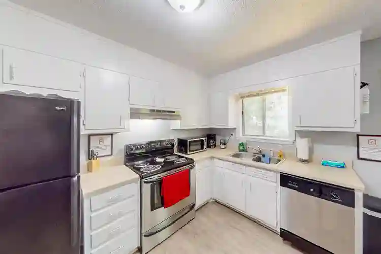 7 BR in College Park