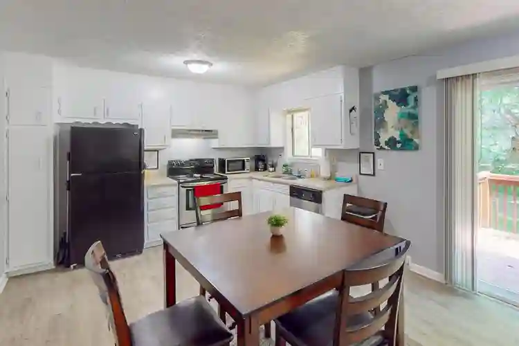 7 BR in College Park