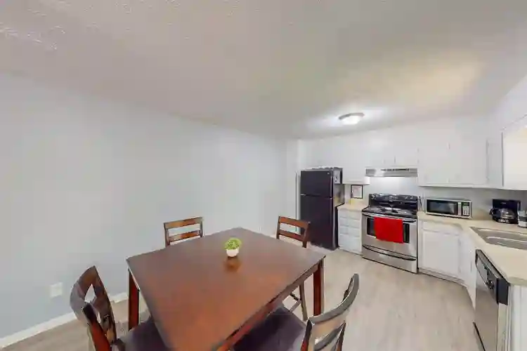 7 BR in College Park