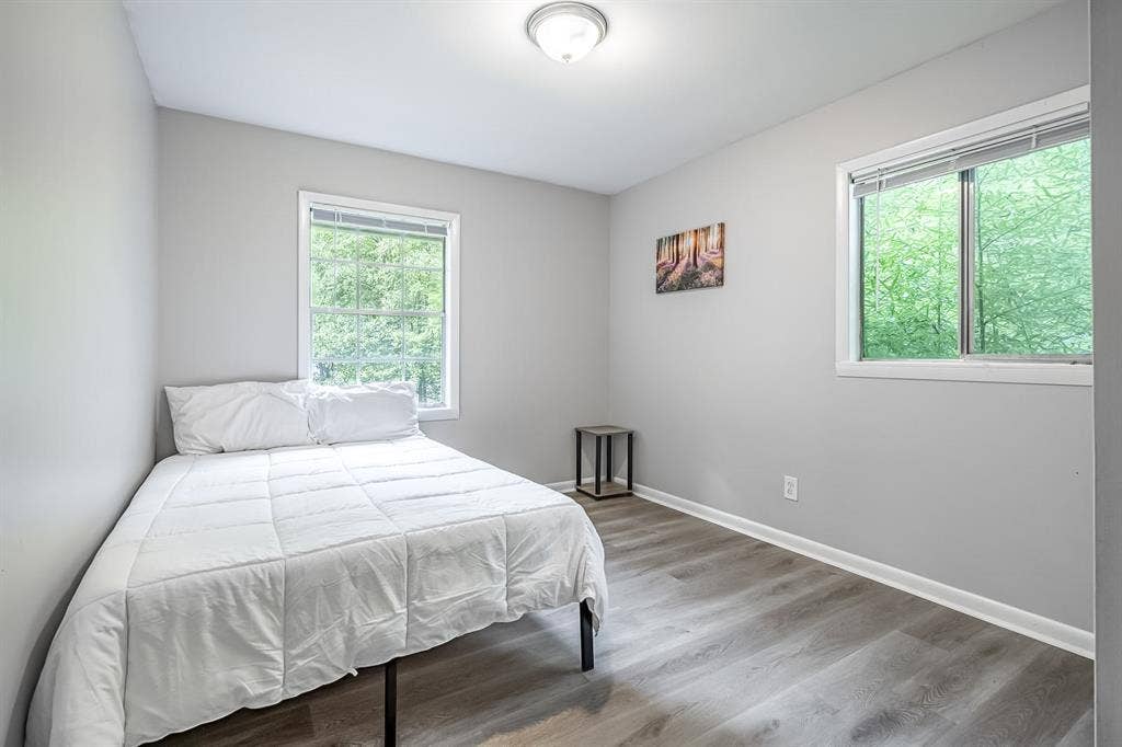 7 BR in Riverdale