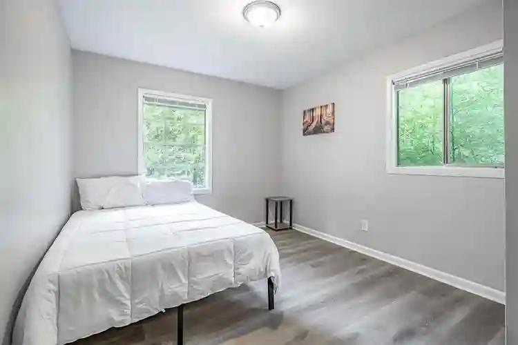 7 BR in Riverdale