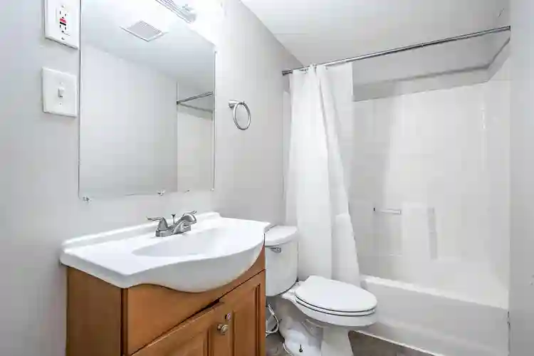 7 BR in Riverdale
