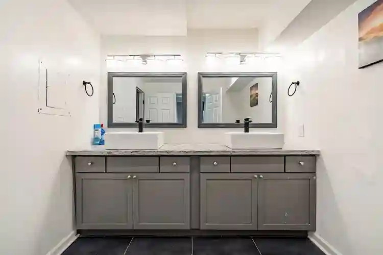 10 BR in Riverdale