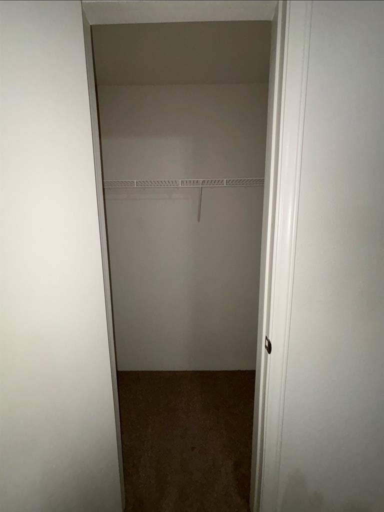 Room for Rent. Cuarto Disponible