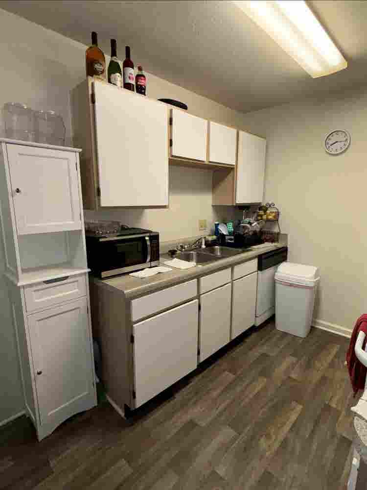 Room for Rent. Cuarto Disponible