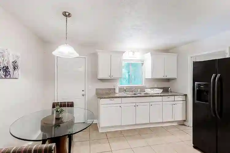 6 BR in Riverdale