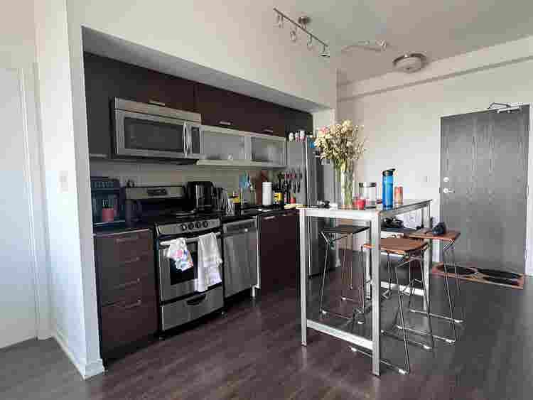 Queen St West bright and modern