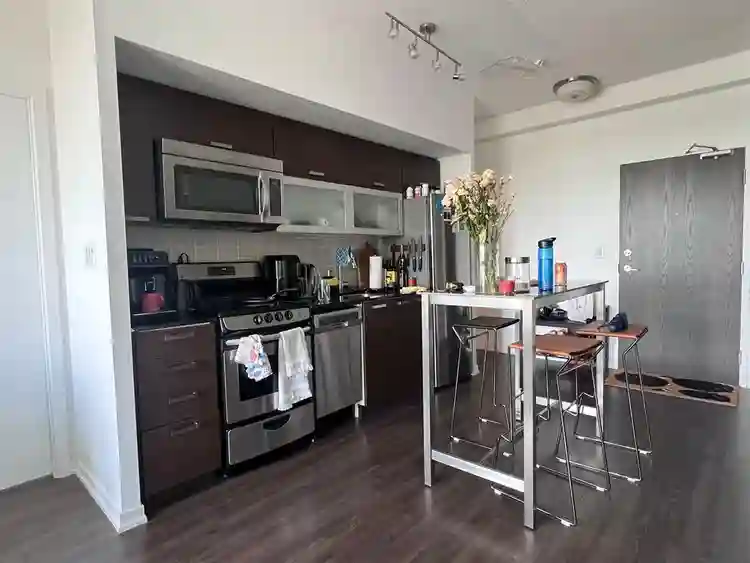 Queen St West bright and modern