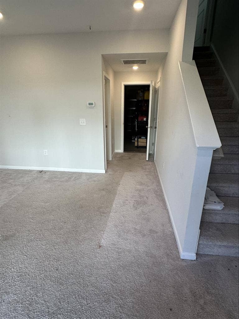 Private suite/Room in townhome,apex