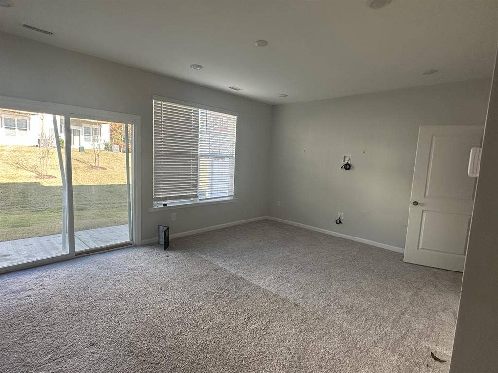 Private suite/Room in townhome,apex