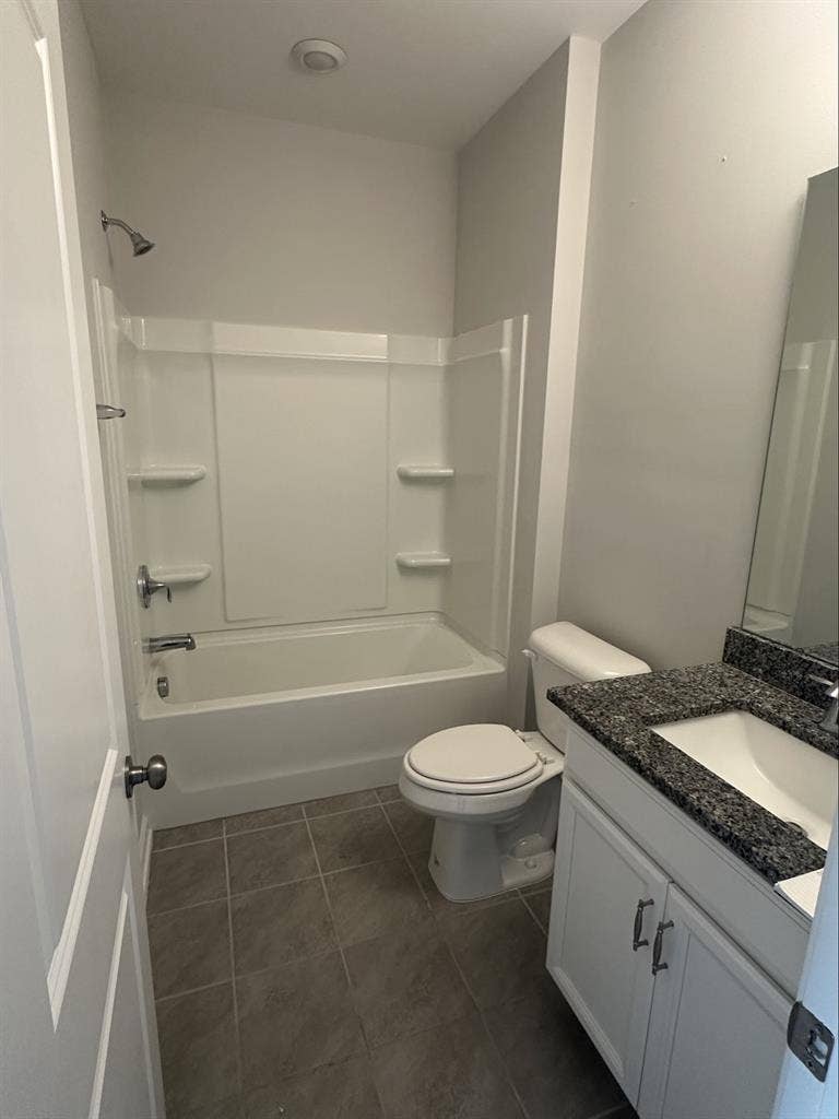 Private suite/Room in townhome,apex