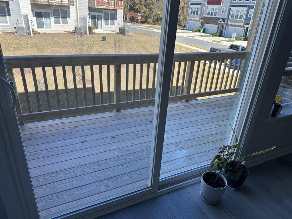 Private suite/Room in townhome,apex