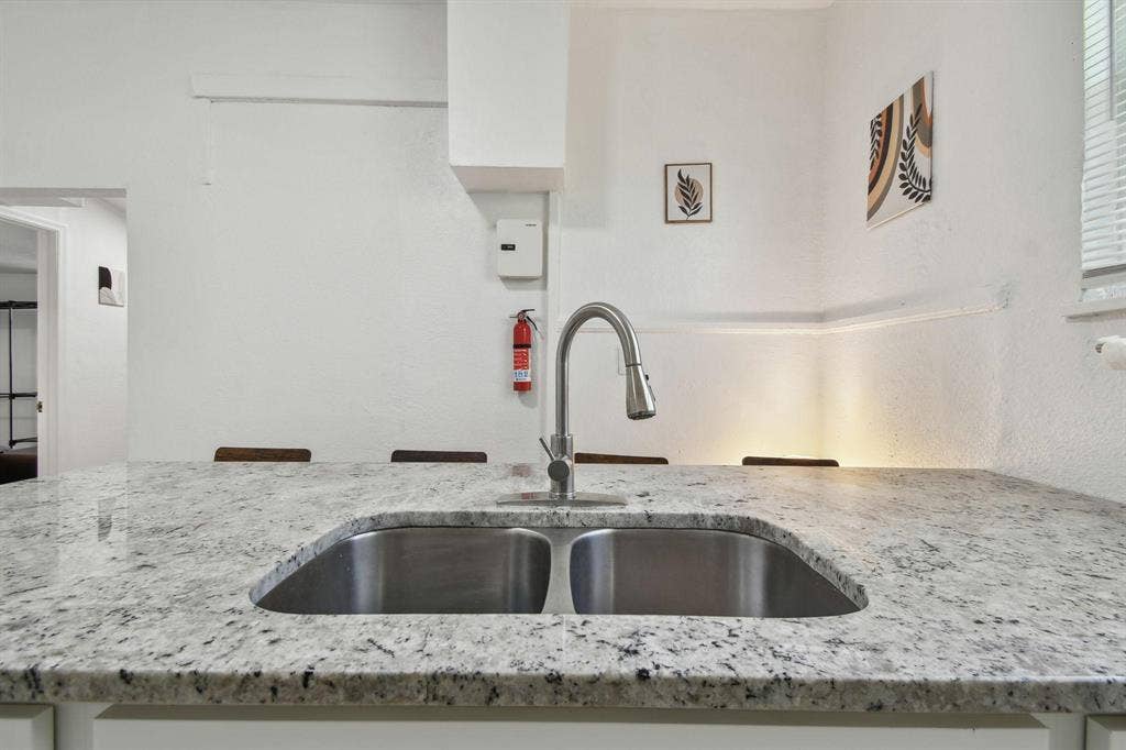 8 BR in St. Petersburg