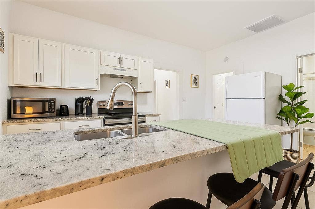 8 BR in St. Petersburg