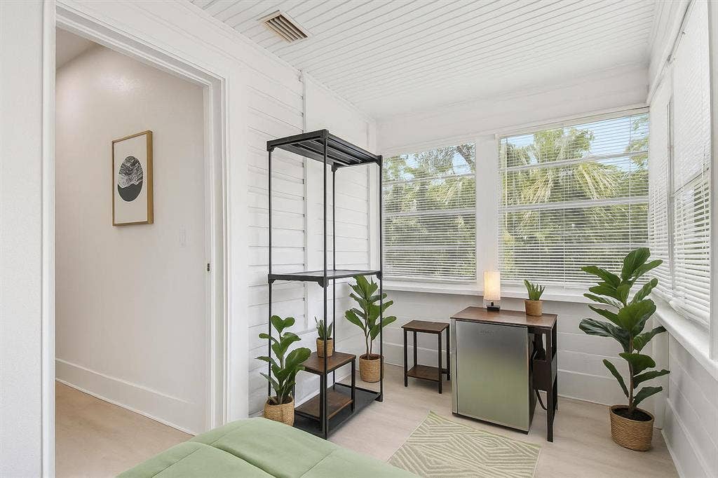 8 BR in St. Petersburg