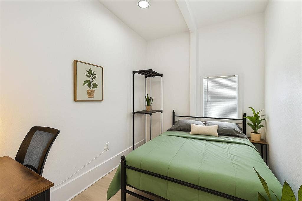 8 BR in St. Petersburg