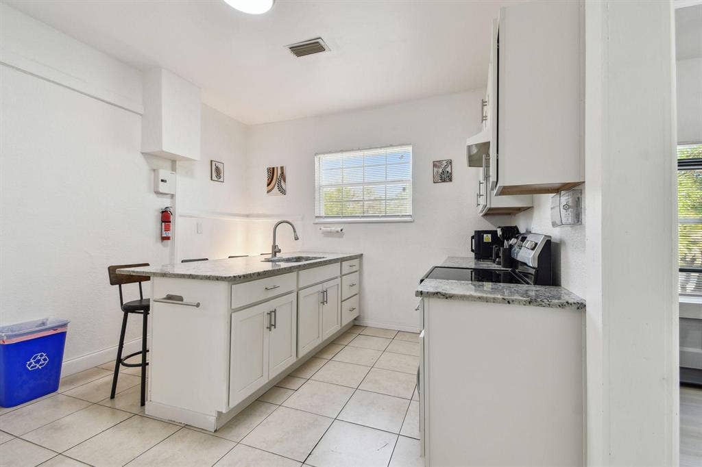 8 BR in St. Petersburg