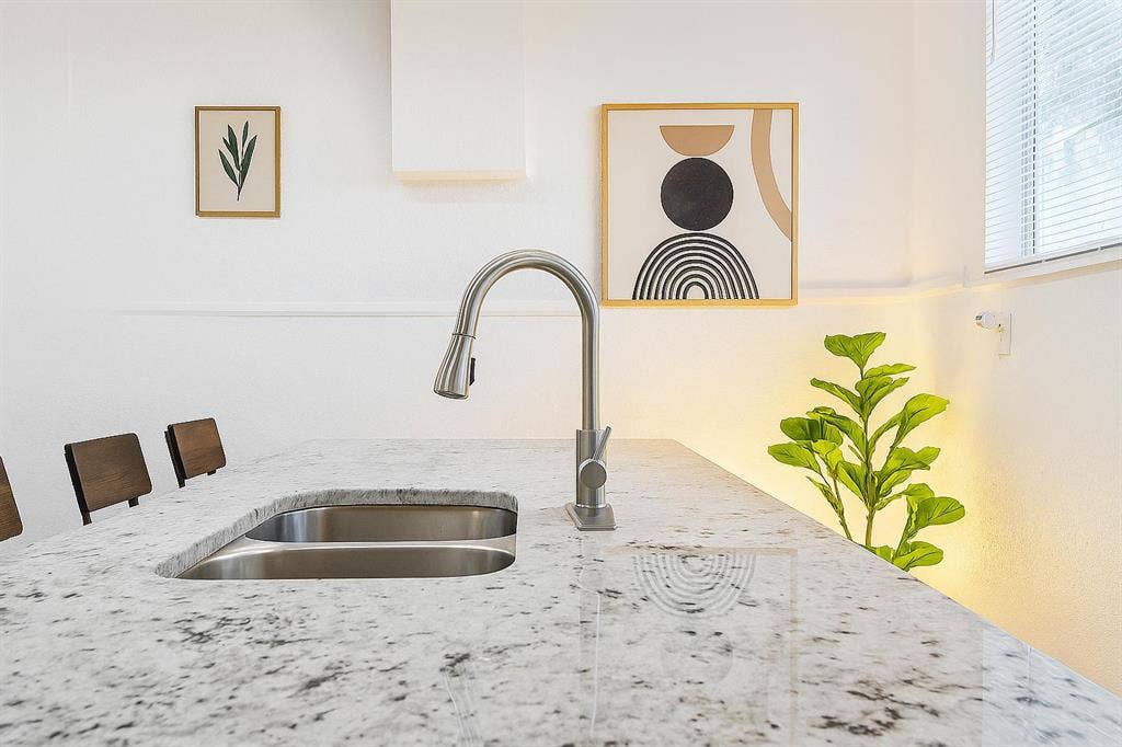 8 BR in St. Petersburg