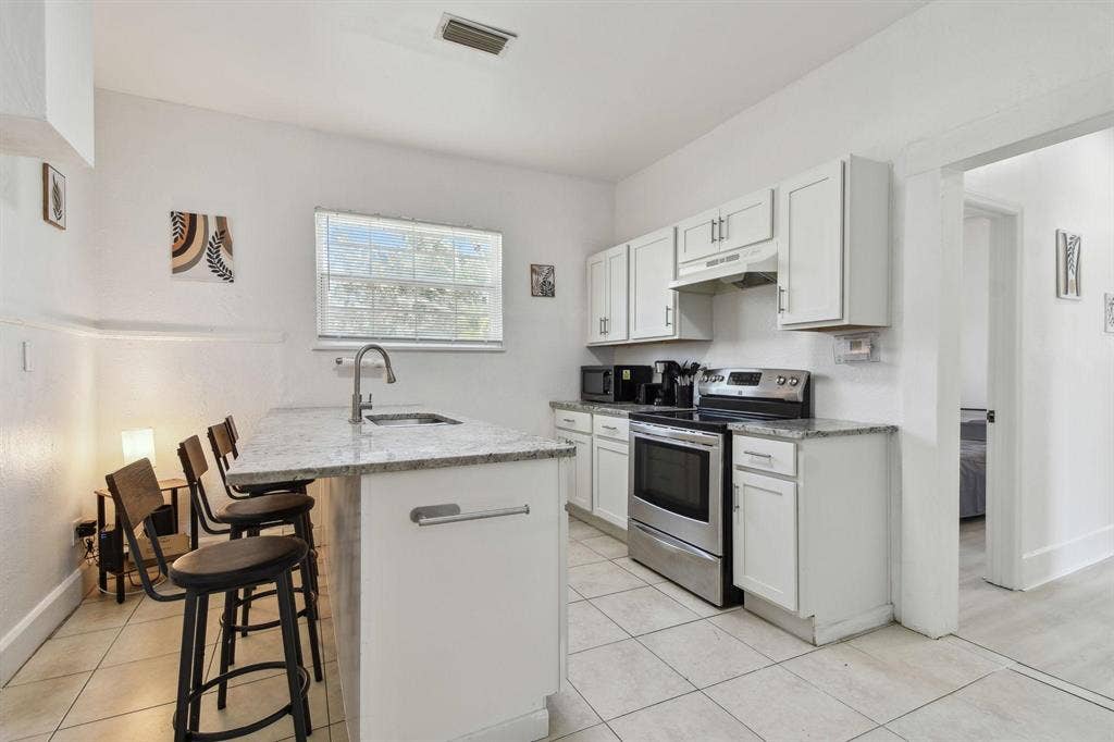 8 BR in St. Petersburg