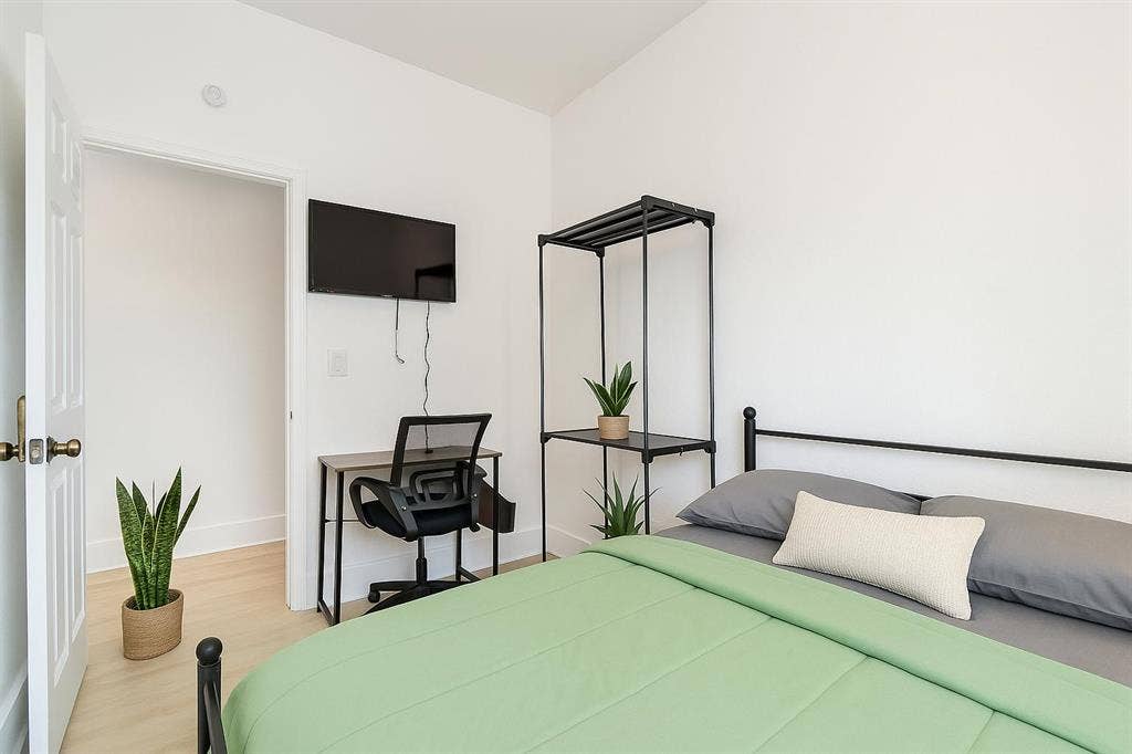 8 BR in St. Petersburg