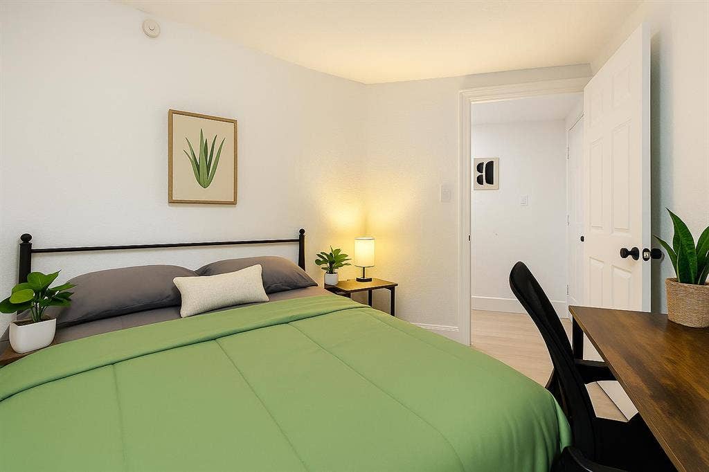 8 BR in St. Petersburg