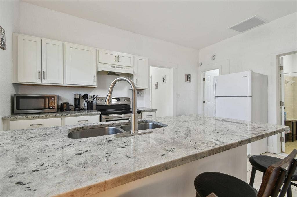 8 BR in St. Petersburg