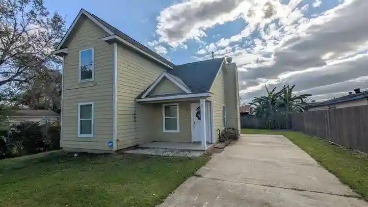 2 BR in Houston