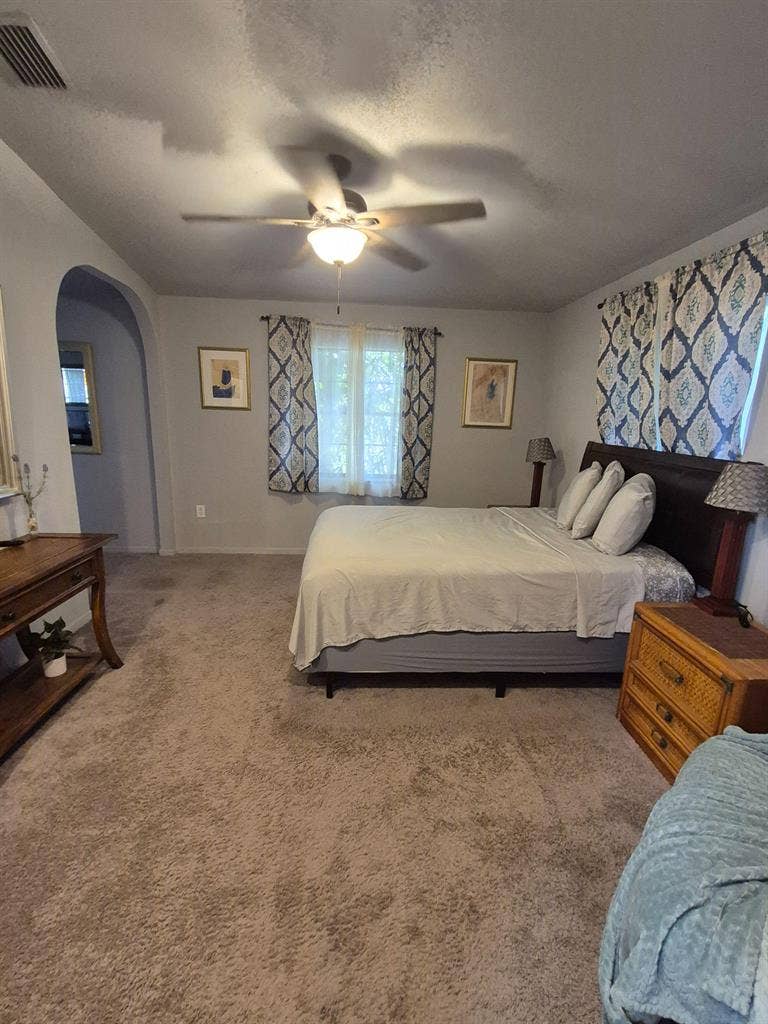 6 BR in Tarpon Springs