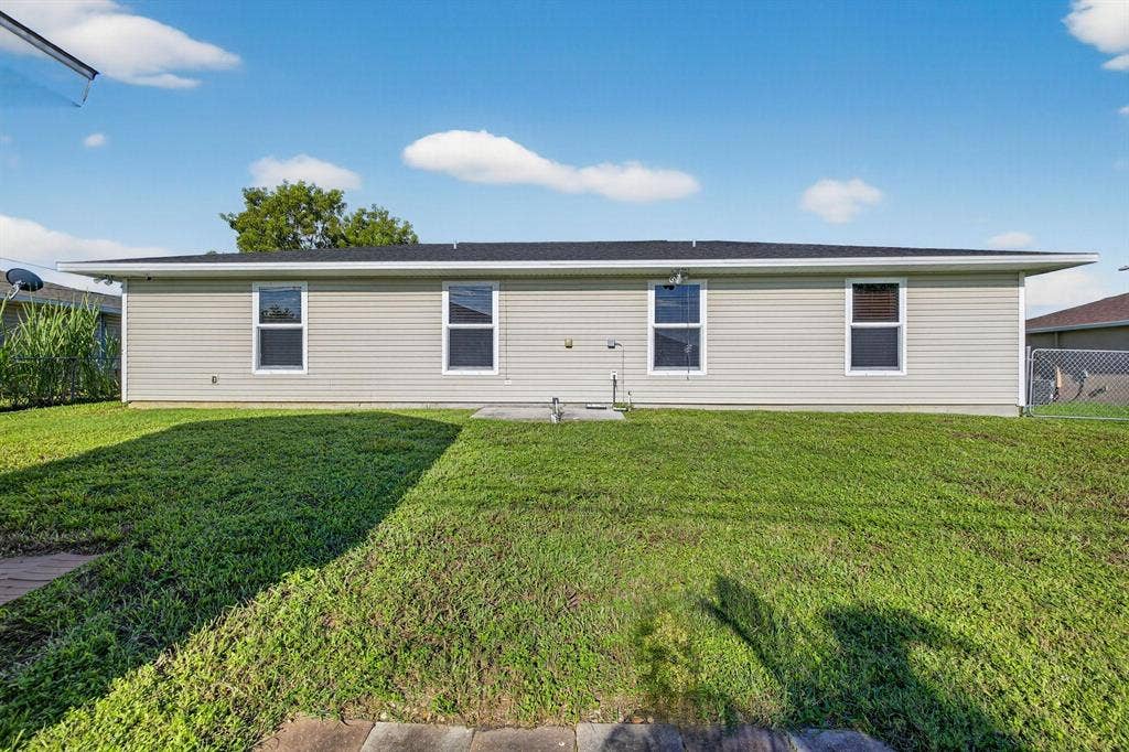 7 BR in Cape Coral